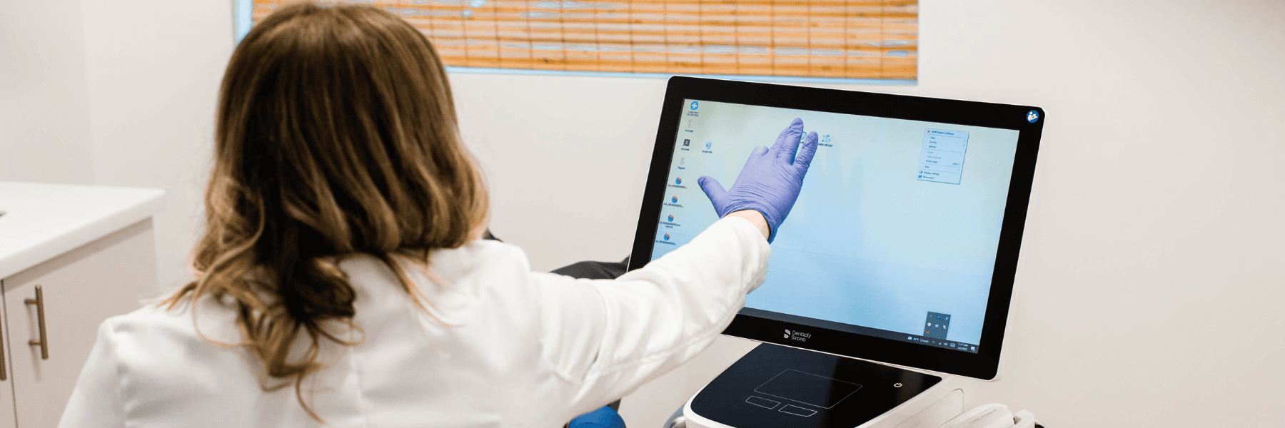 Dr. Barton using a screen during a dental emergency